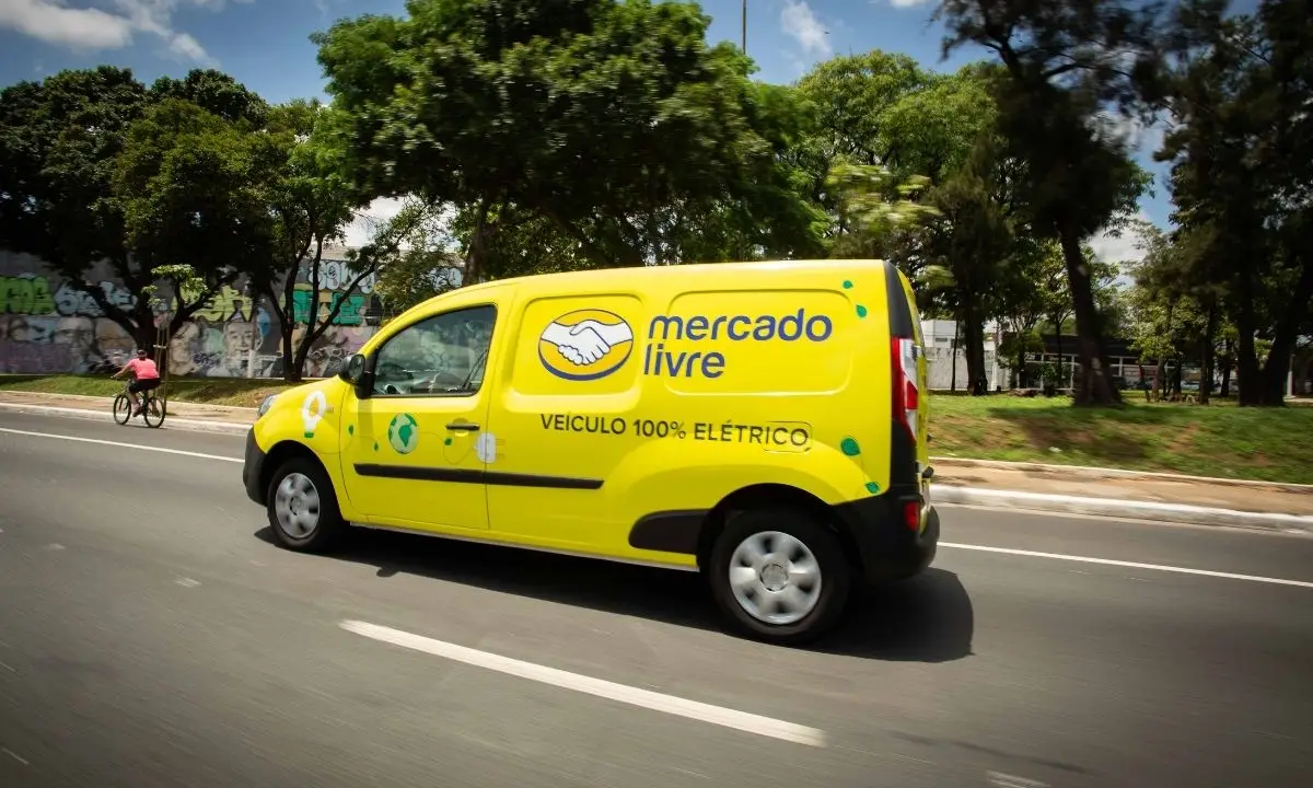 Quatro em cada dez empresas no Brasil já têm ou planejam adotar veículos elétricos