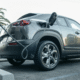Carro elétrico em posto de recarga