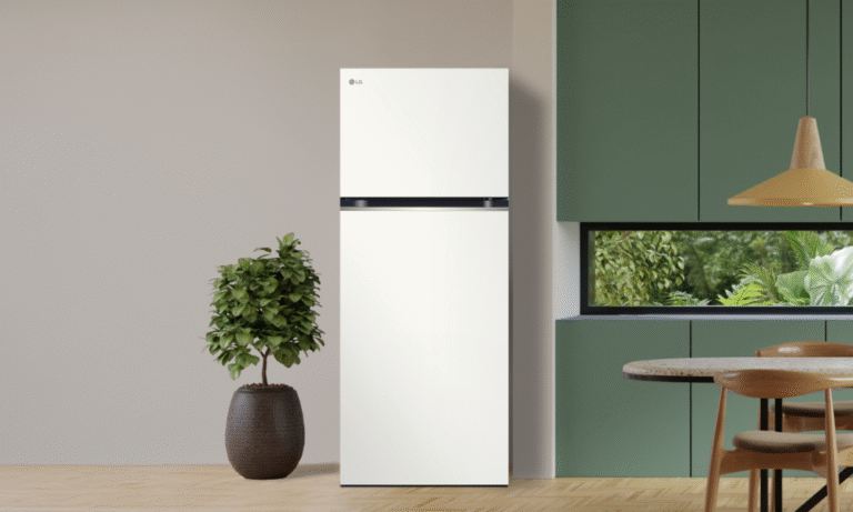 Nova geladeira duplex branca da LG