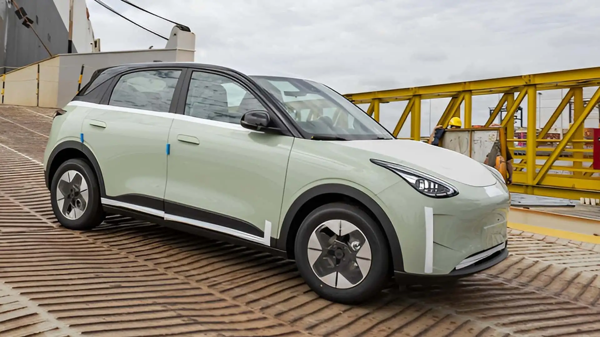 Geely EX2 chega ao Brasil e será lançado oficialmente em novembro