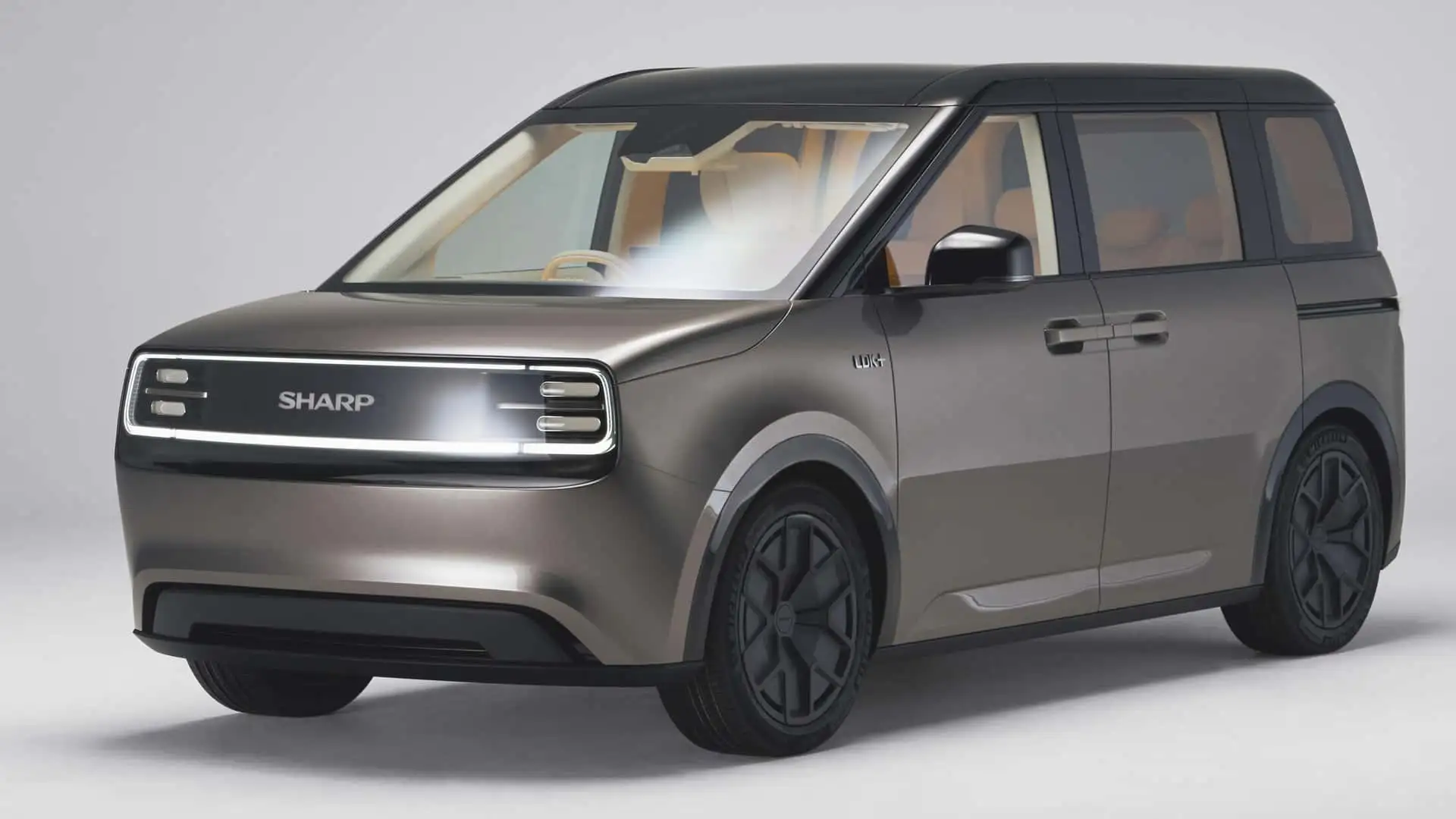 Sharp entra no setor automotivo com minivan elétrica