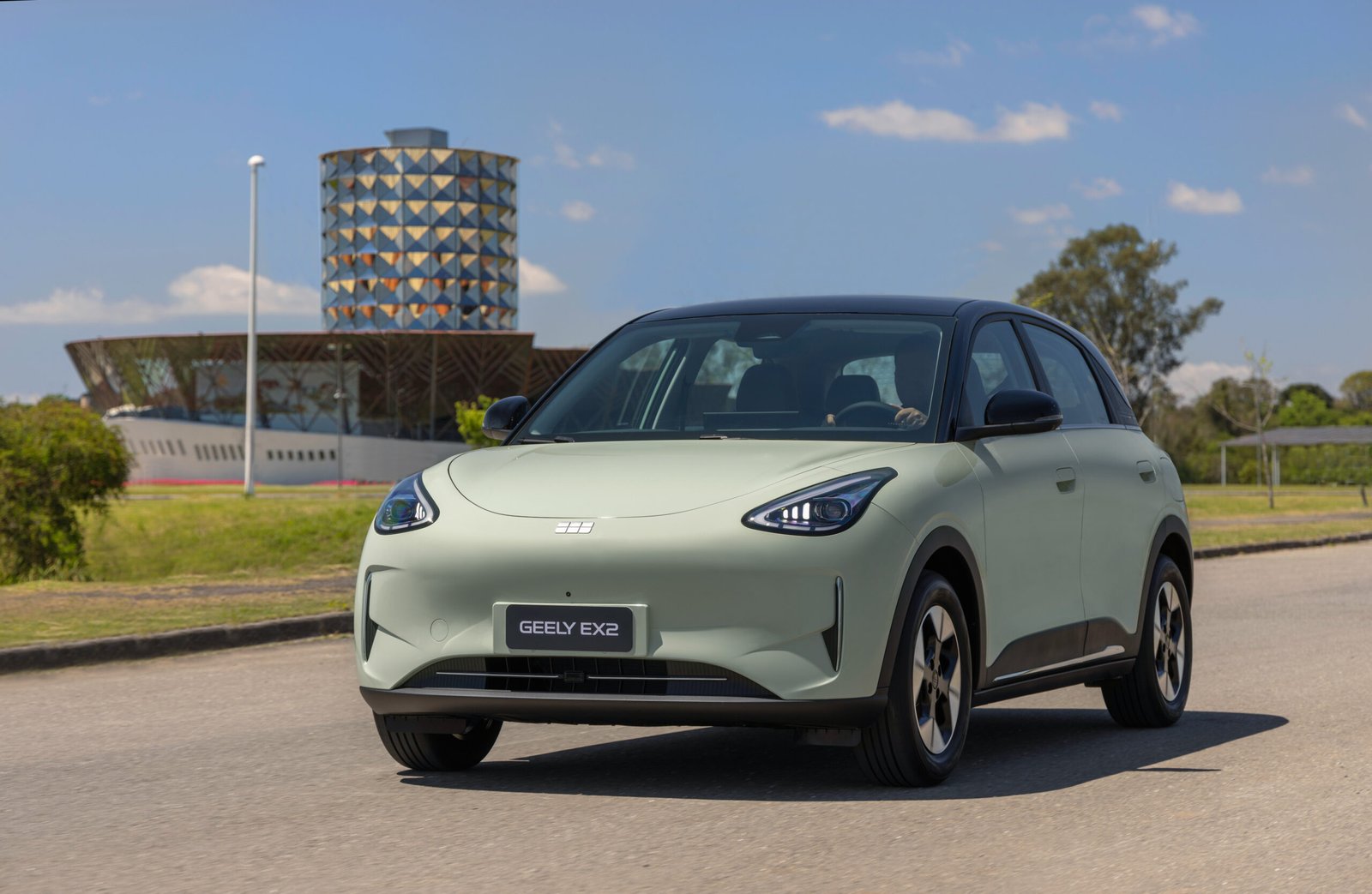 Geely EX2 chega ao Brasil com menor custo por quilômetro rodado