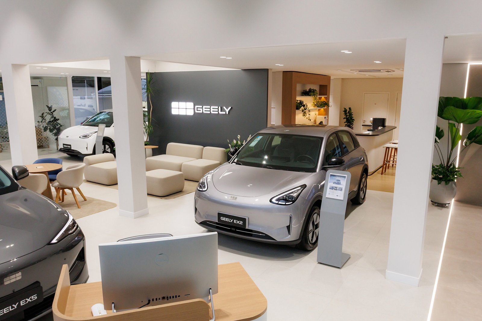 Geely inaugura flagship em SP e avança na expansão da rede