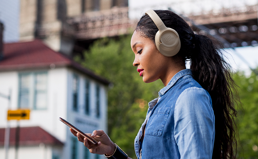 Novo JBL Tune 730BT promete carga rápida