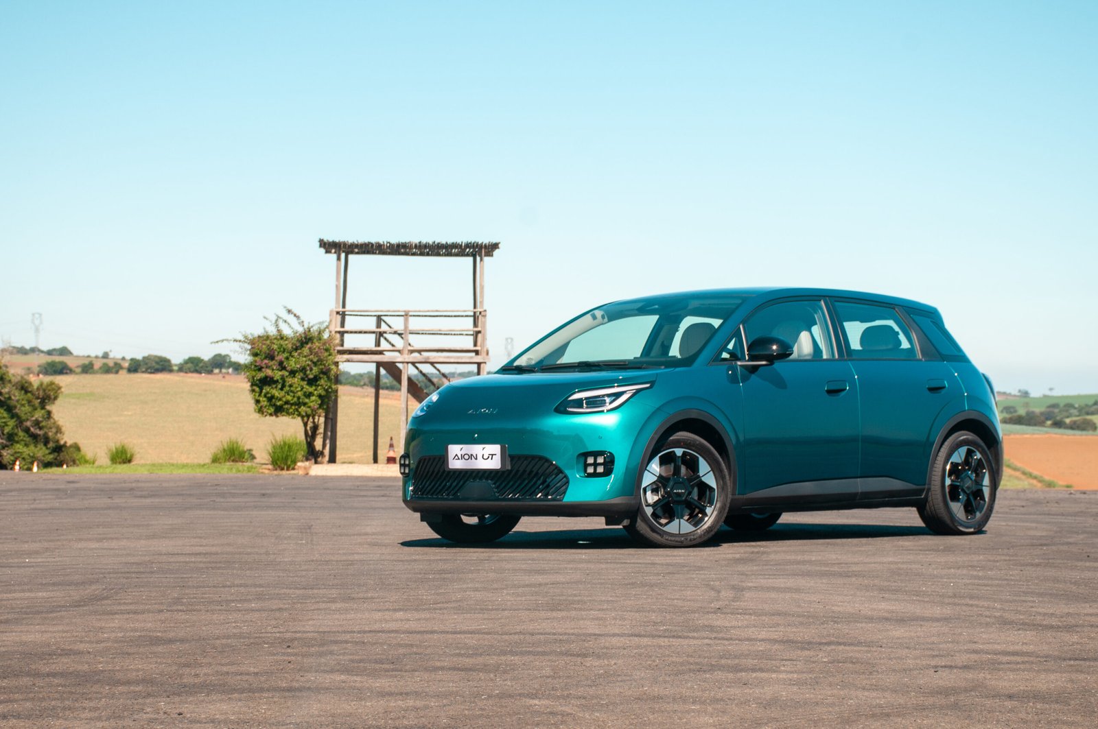 GAC amplia portfólio com hatch elétrico Aion UT