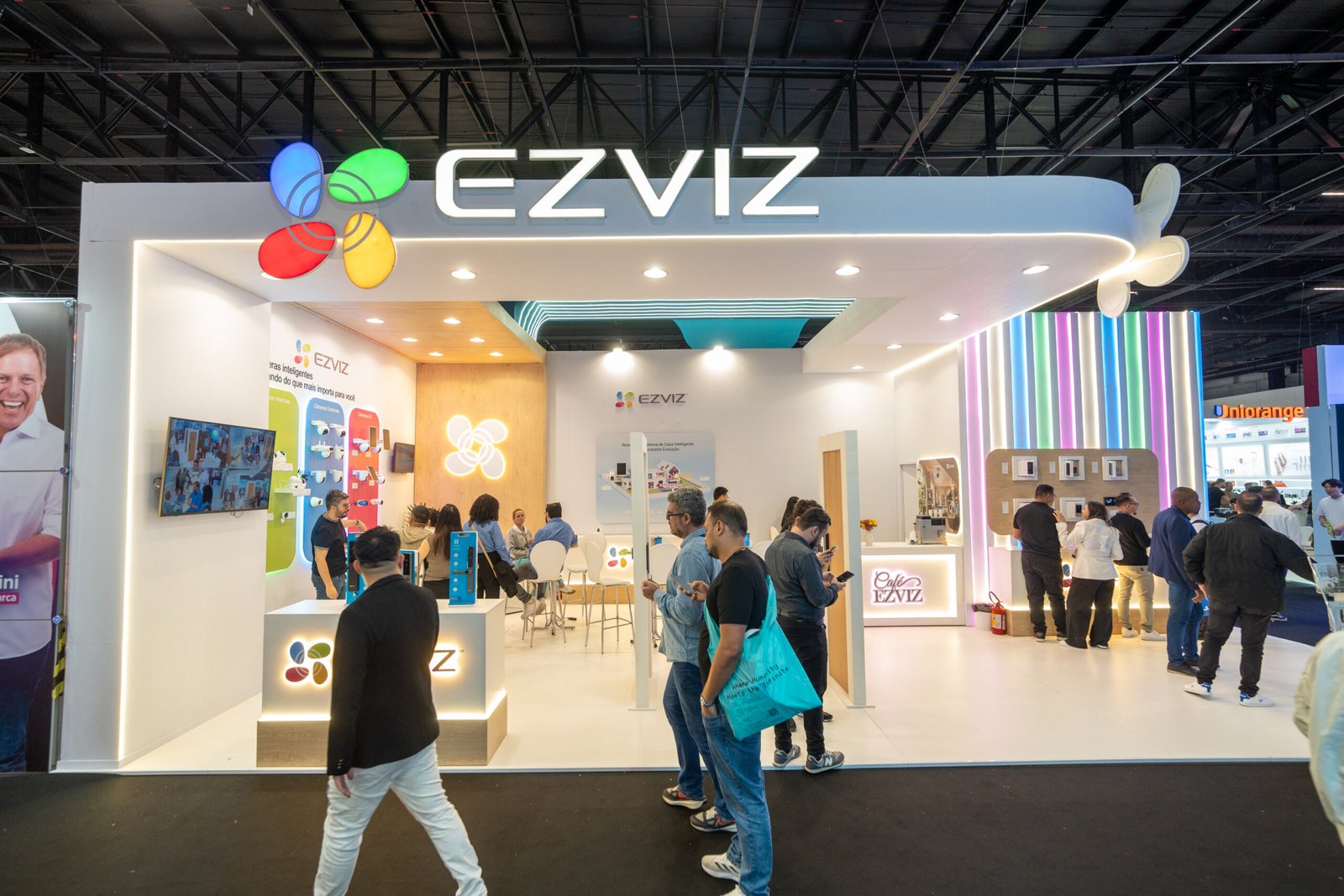 Câmeras que detectam quedas e engasgos: conheça a aposta da EZVIZ para casas inteligentes