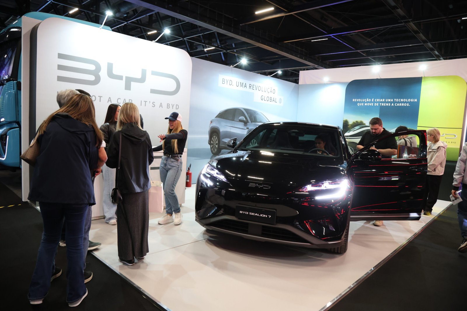 BYD consolida liderança e lança o Sealion na Future Mobility