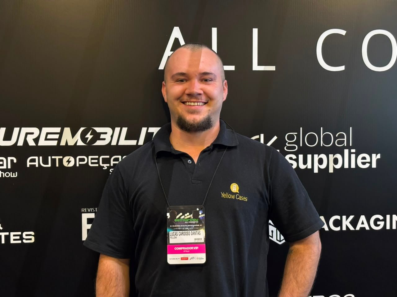 Yellow aposta na experiência de compra para competir com o digital